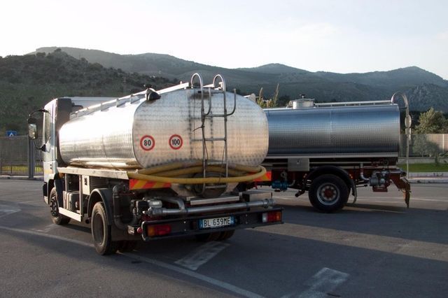 cisterna trasporto acqua