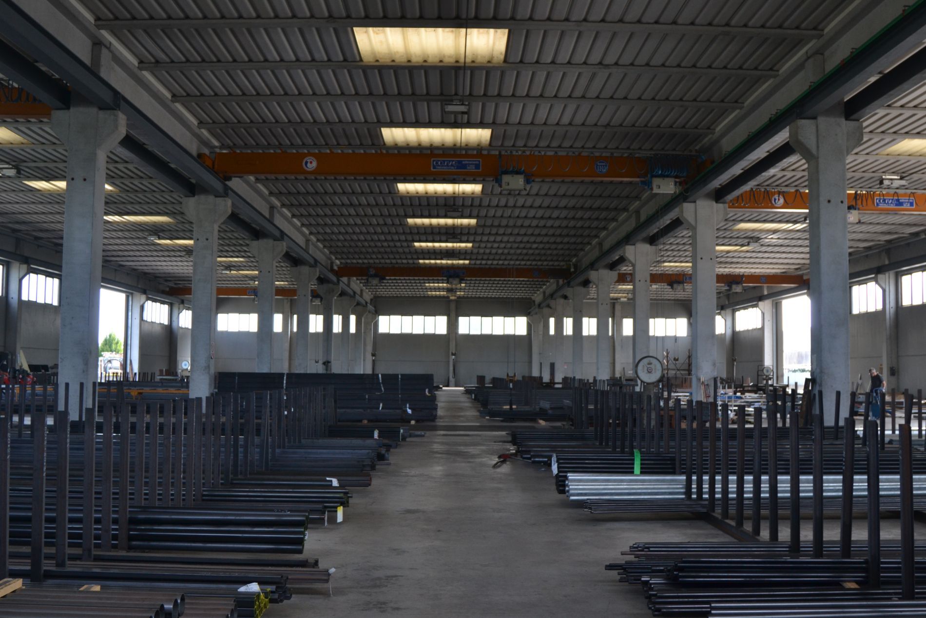 capannone azienda siderurgica