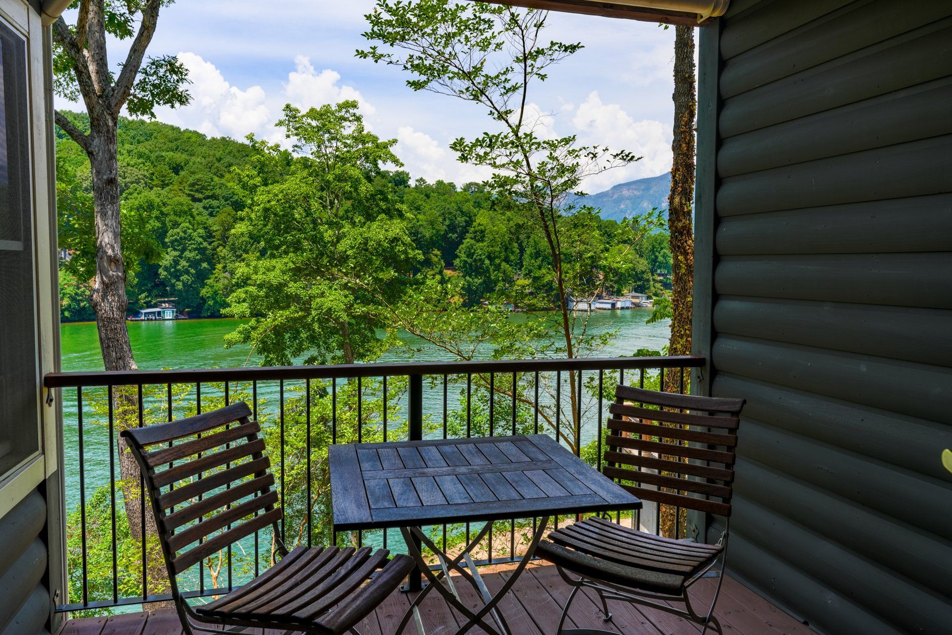 The Lodge on Lake Lure | Classic Queen Rooms