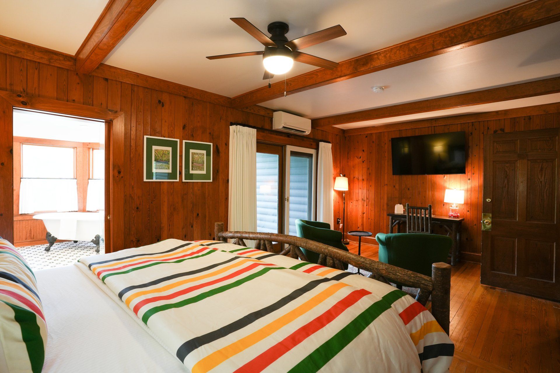 The Lodge on Lake Lure | Classic Queen Rooms