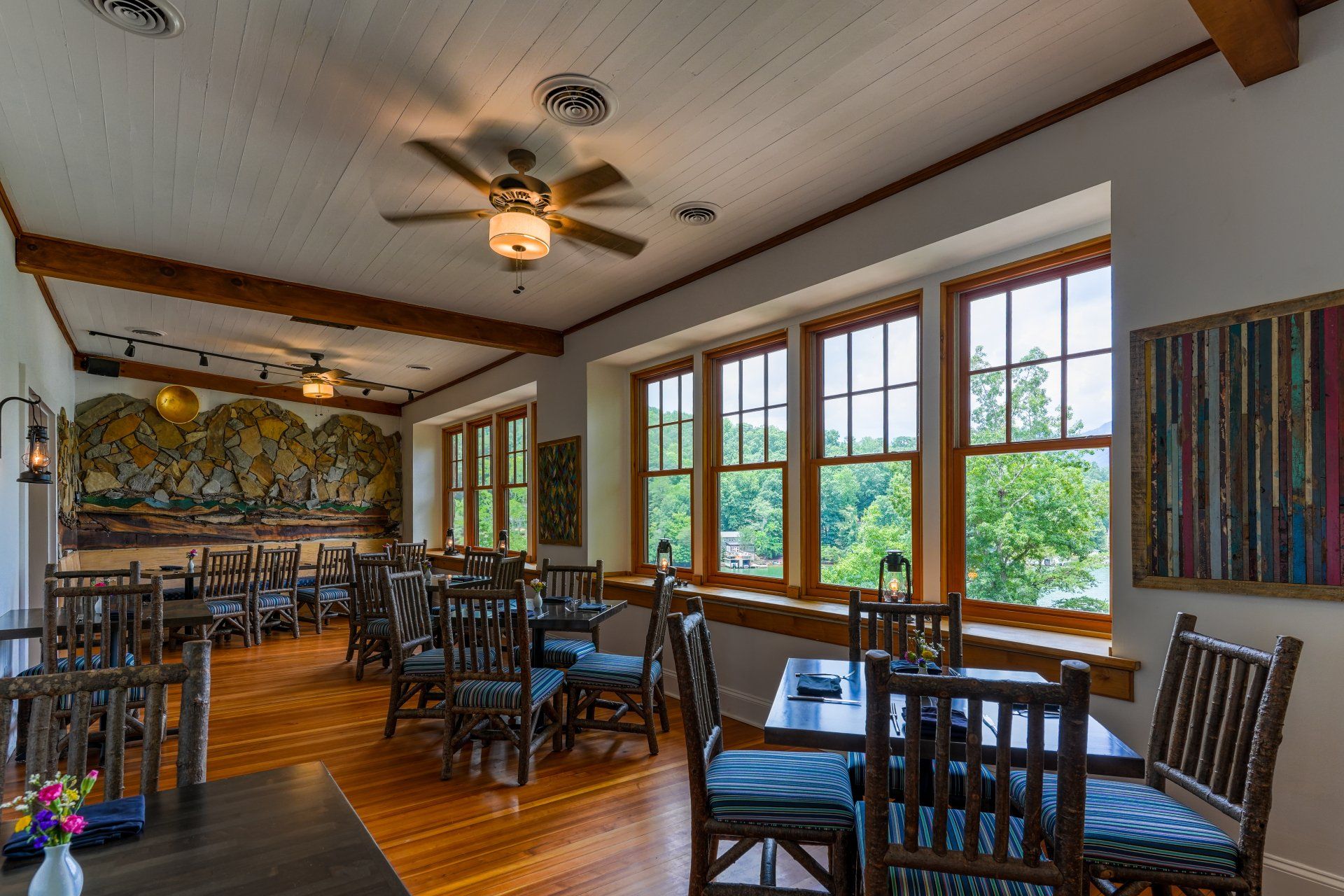 The Lodge on Lake Lure RESTAURANT
