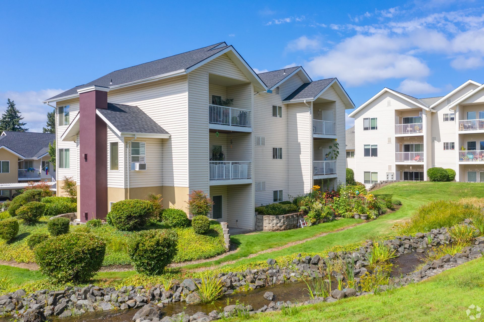 COUNTRY CLUB APARTMENTS