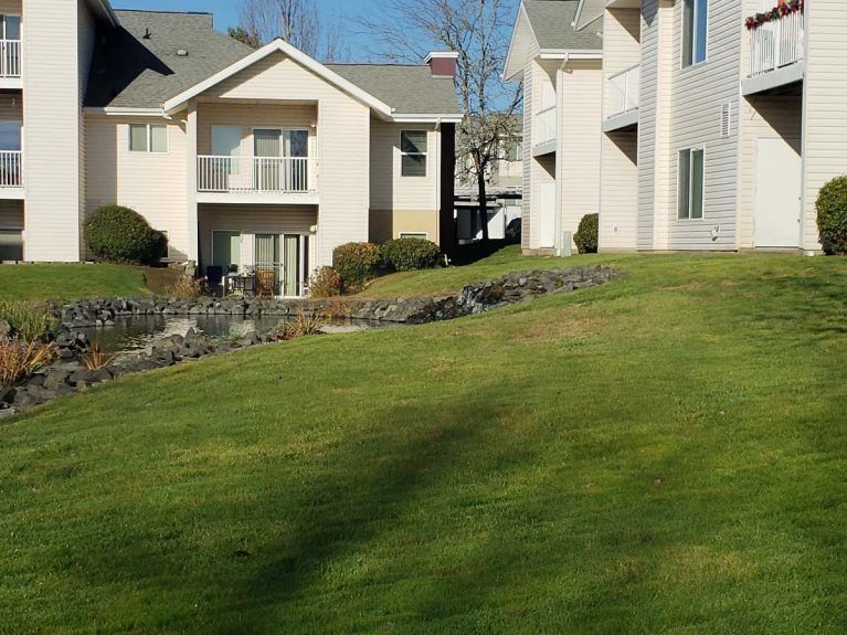 COUNTRY CLUB APARTMENTS