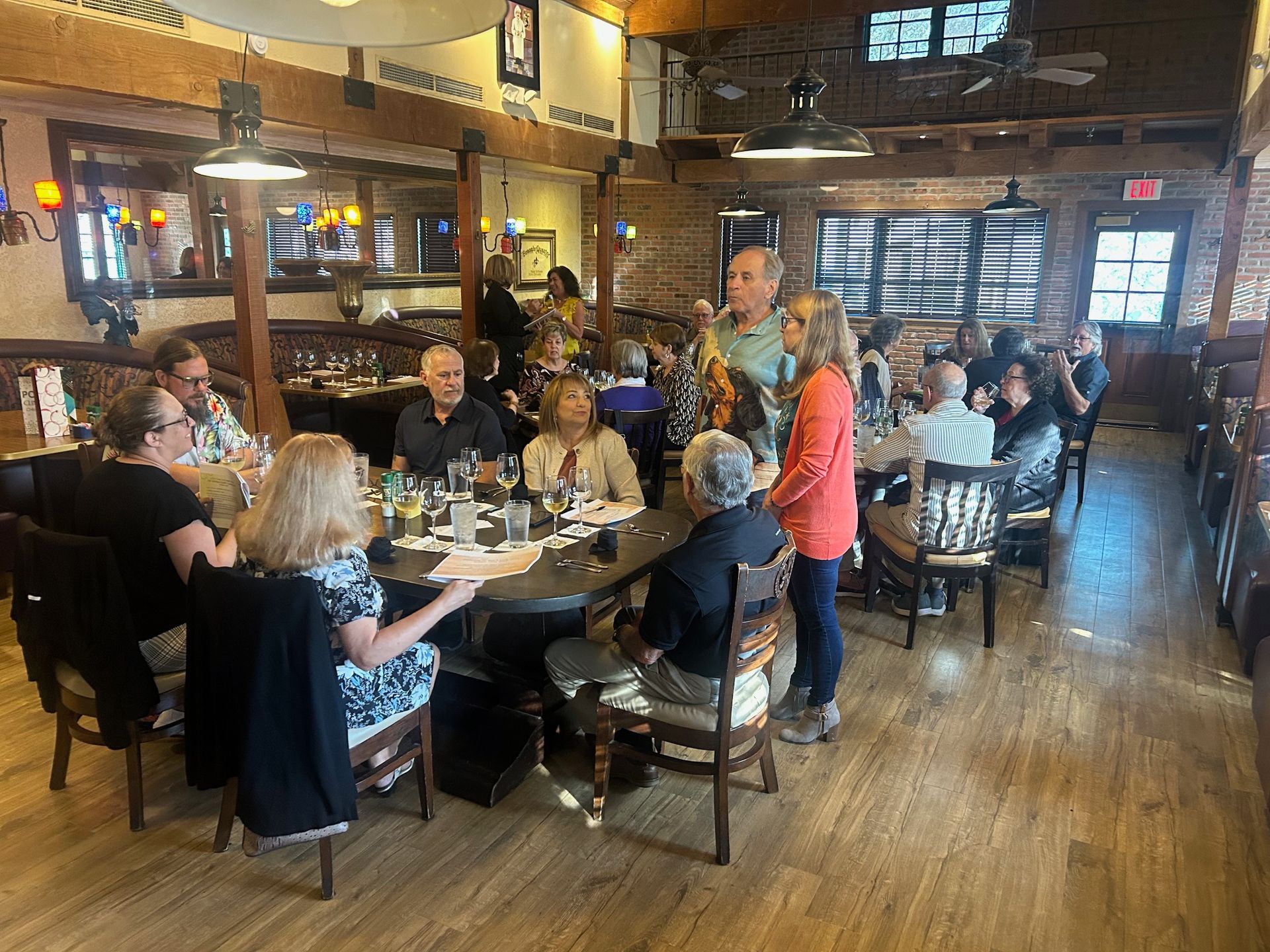 A group of people are sitting at tables in a restaurant.