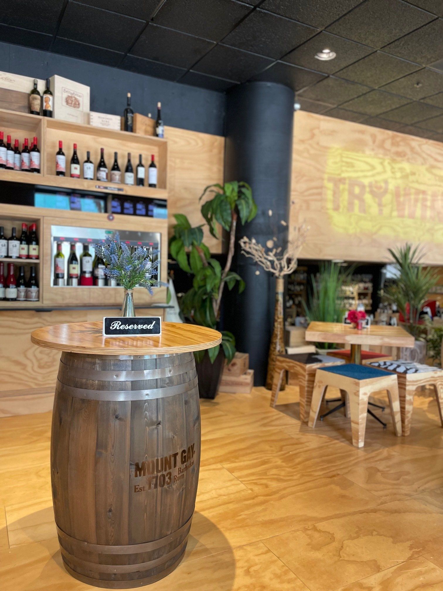 A wooden barrel is sitting on top of a wooden table in a restaurant.