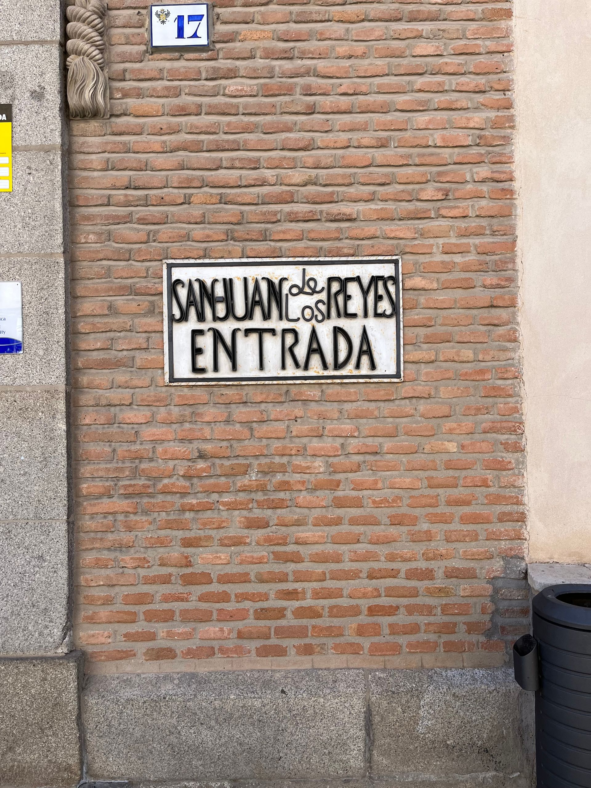 A sign on a brick wall says sanjuan reyes entrada