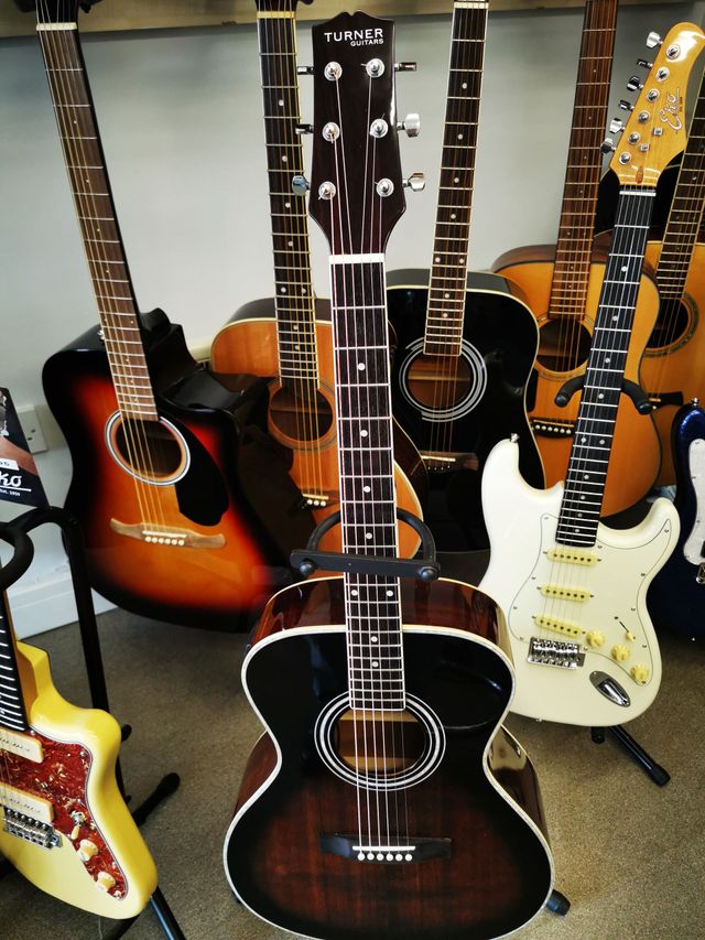 music,shops,guitars,amplifiers, ukuleles , lessons,stockport