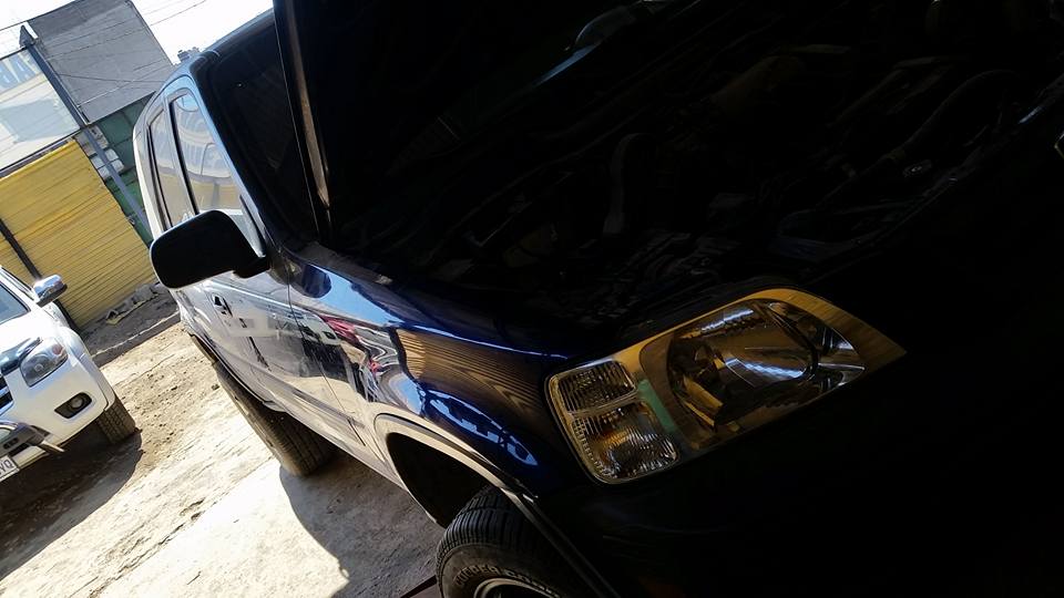 Resortes Velásquez frente carro