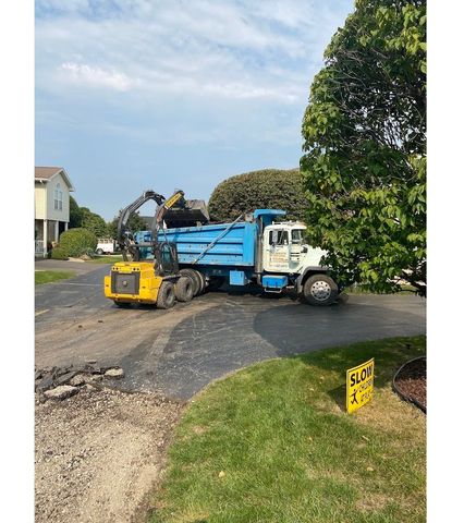 constructing asphalt road - asphalt services in Oak Lawn, IL