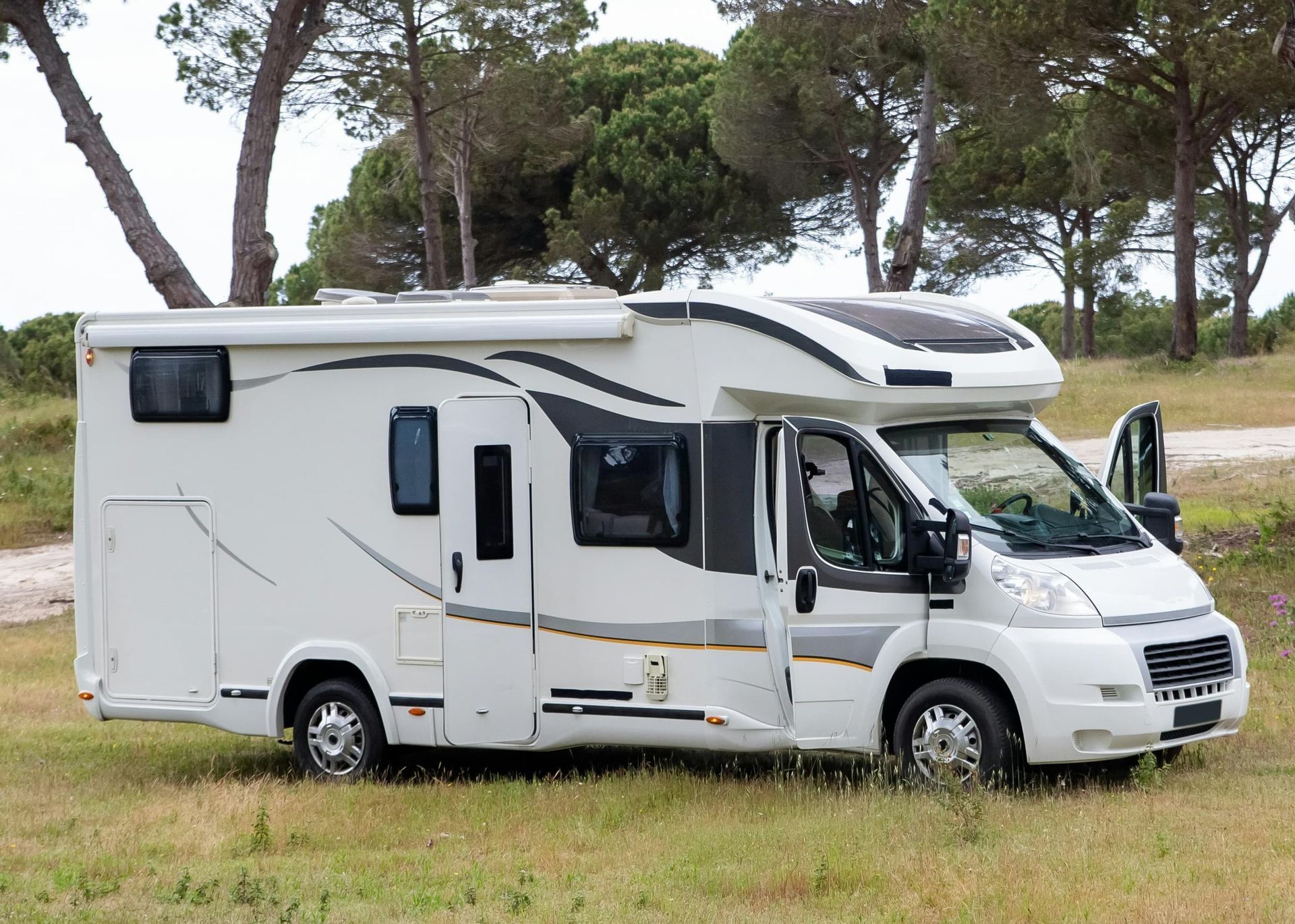 Semi Truck Diesel Engine Big Rig Repair RV Towing Mobile Inland Empire Beaumont Palm Springs Riverside San Bernardino