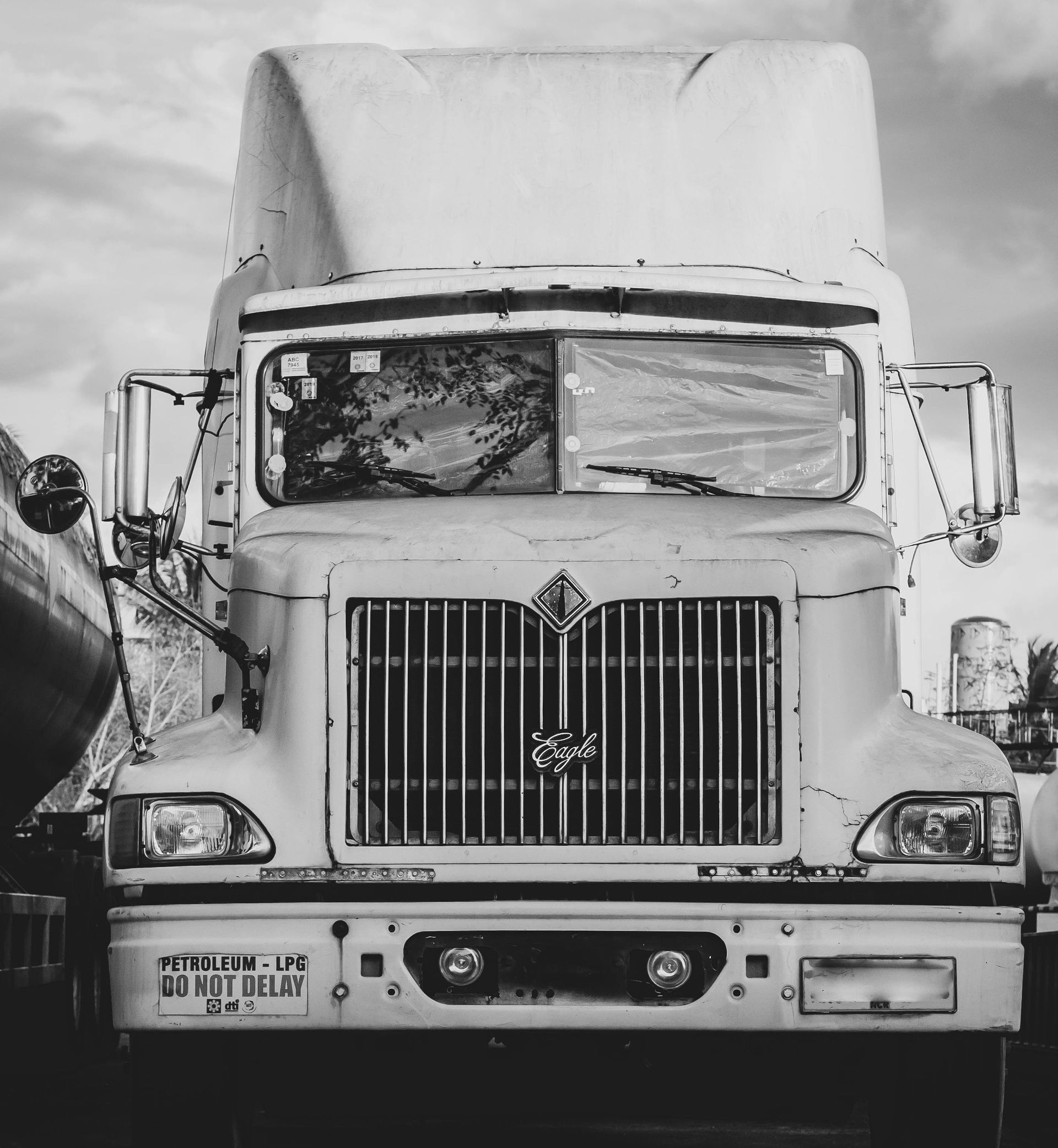 Semi Truck Diesel Engine Big Rig Repair RV Towing Mobile Inland Empire Beaumont Palm Springs Riverside San Bernardino