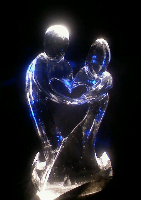 A statue of a man and woman hugging each other