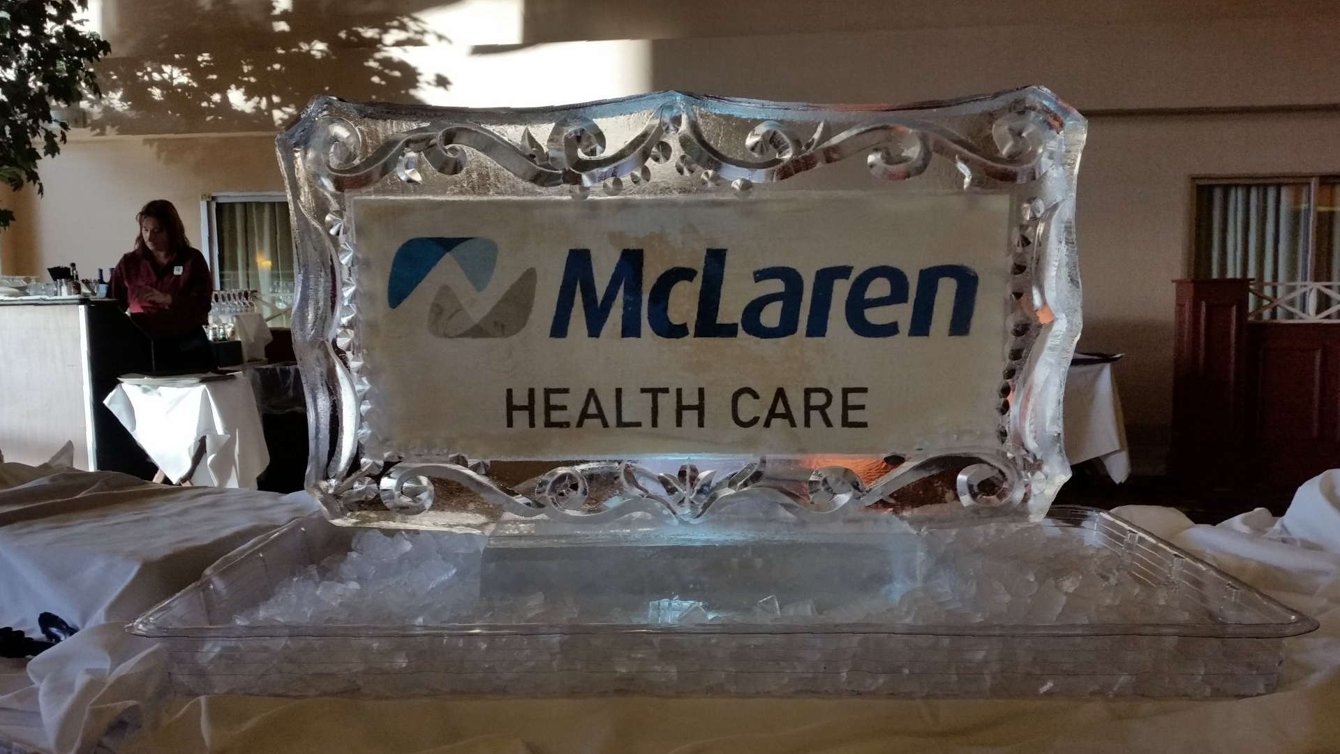 An ice sculpture of the mclaren health care logo