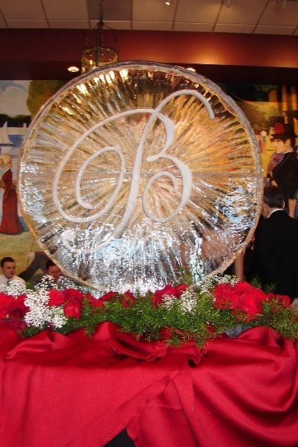 A large ice sculpture with the letter b on it