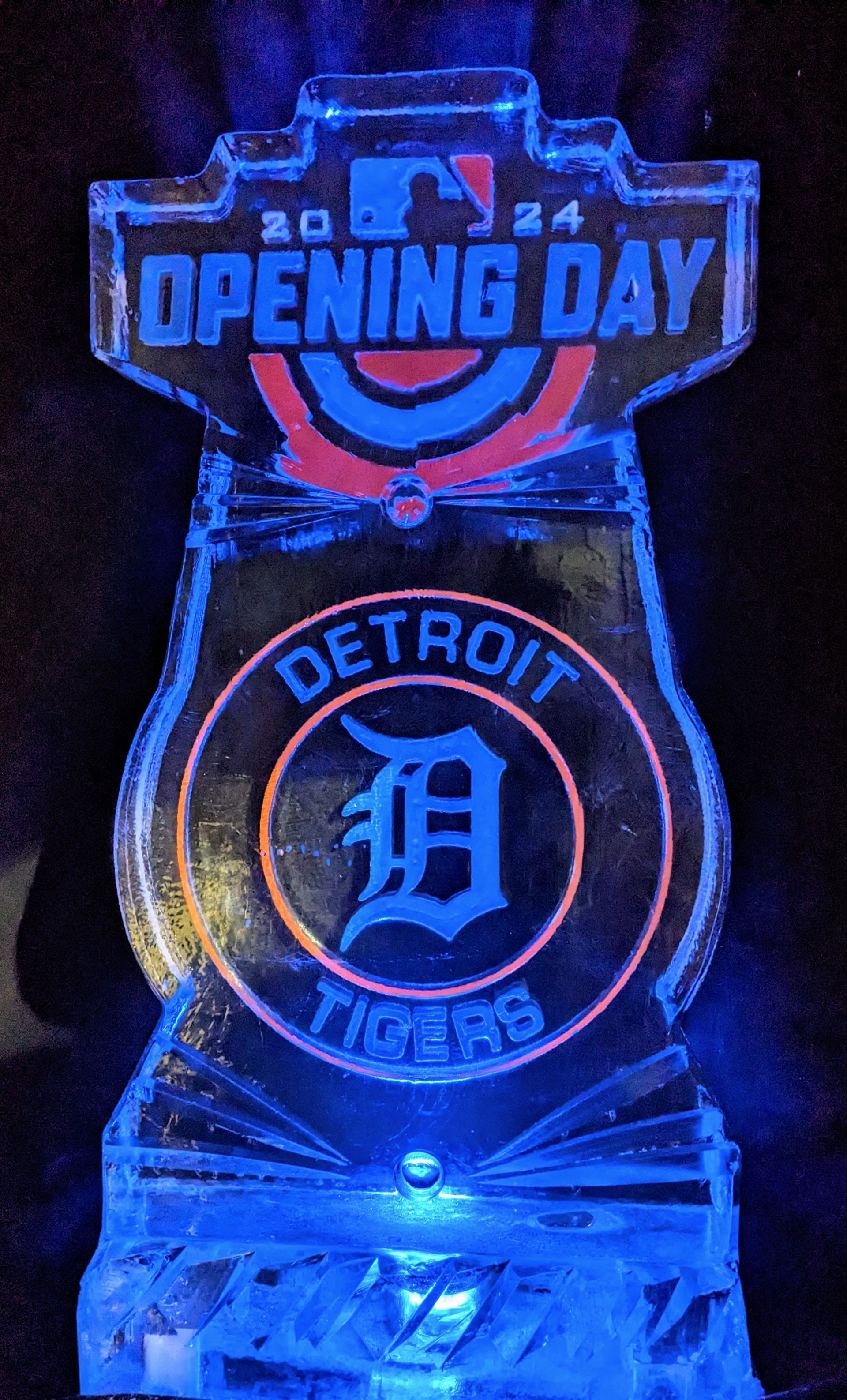 An ice sculpture of the detroit tigers logo