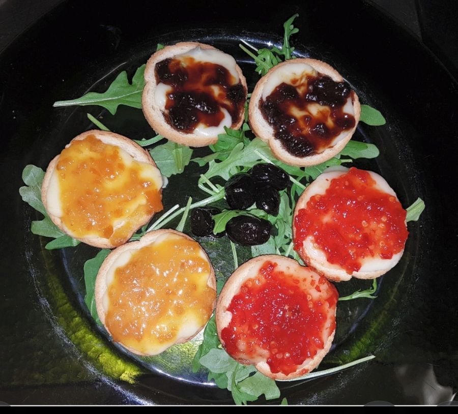 Crostini con conserve varie