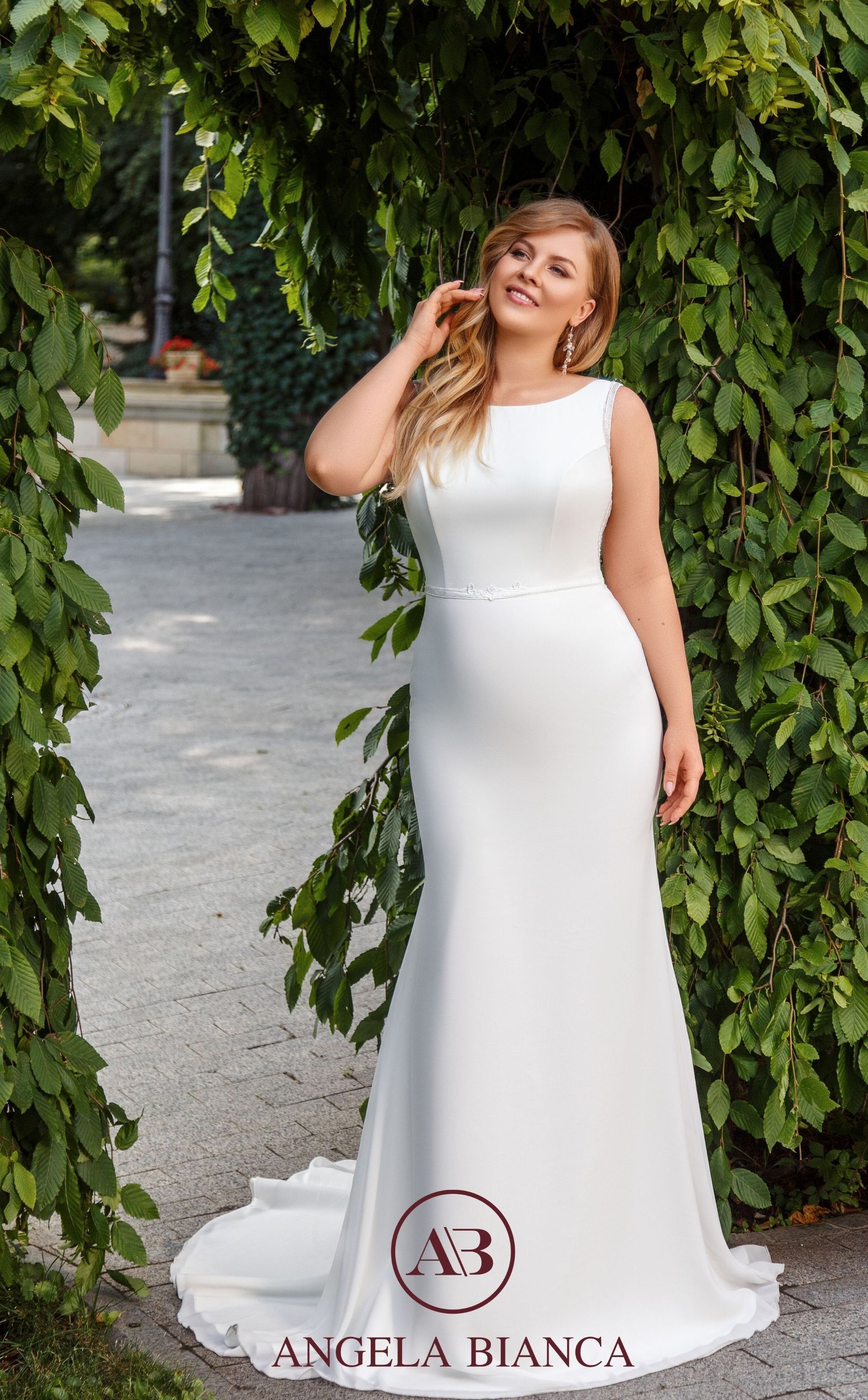 Sposa con abito in pizzo