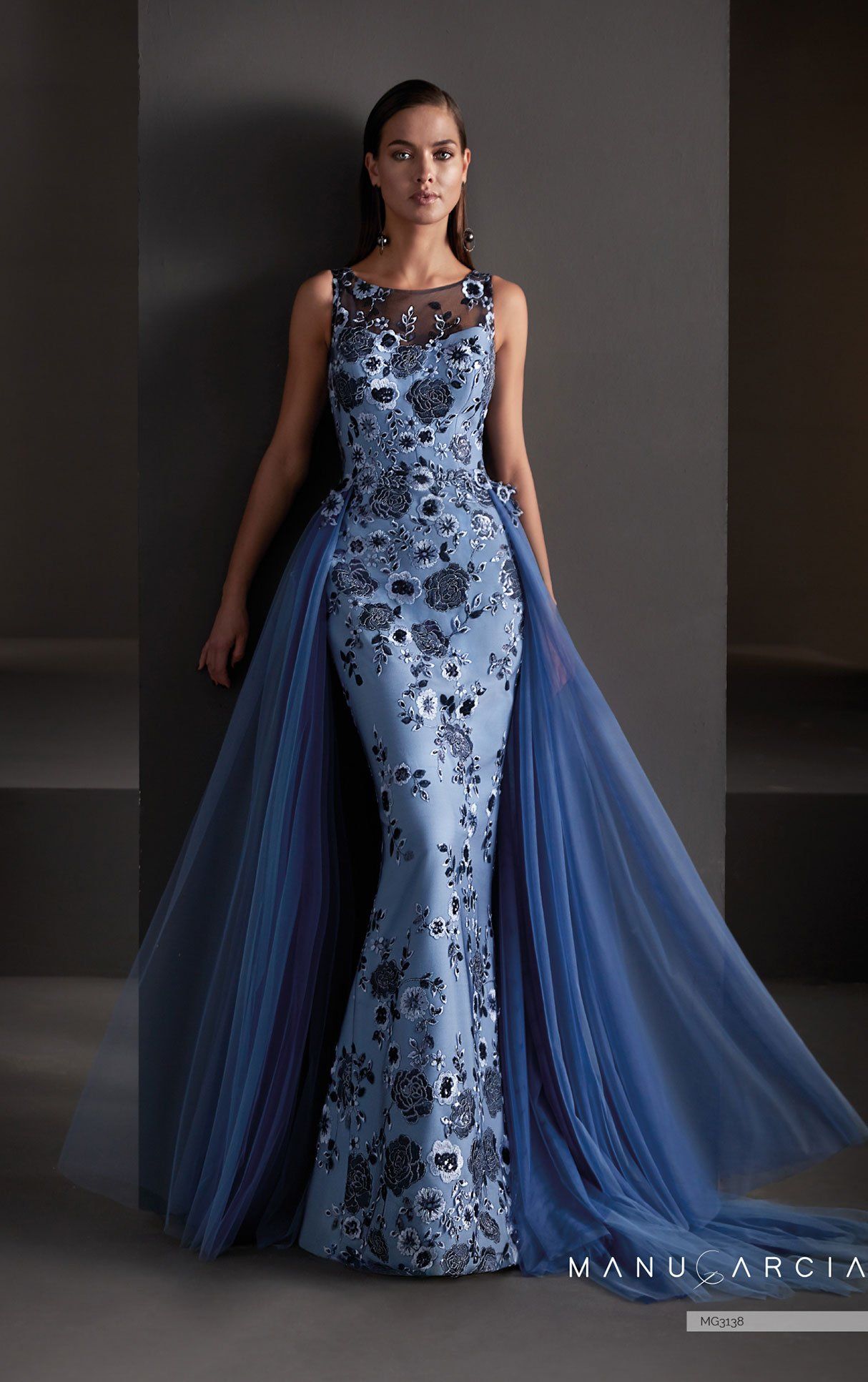 modella con abito da cerimonia