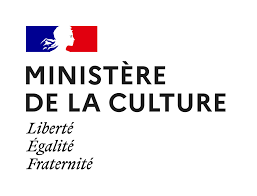 Un logo pour le ministère de la culture avec un drapeau dessus