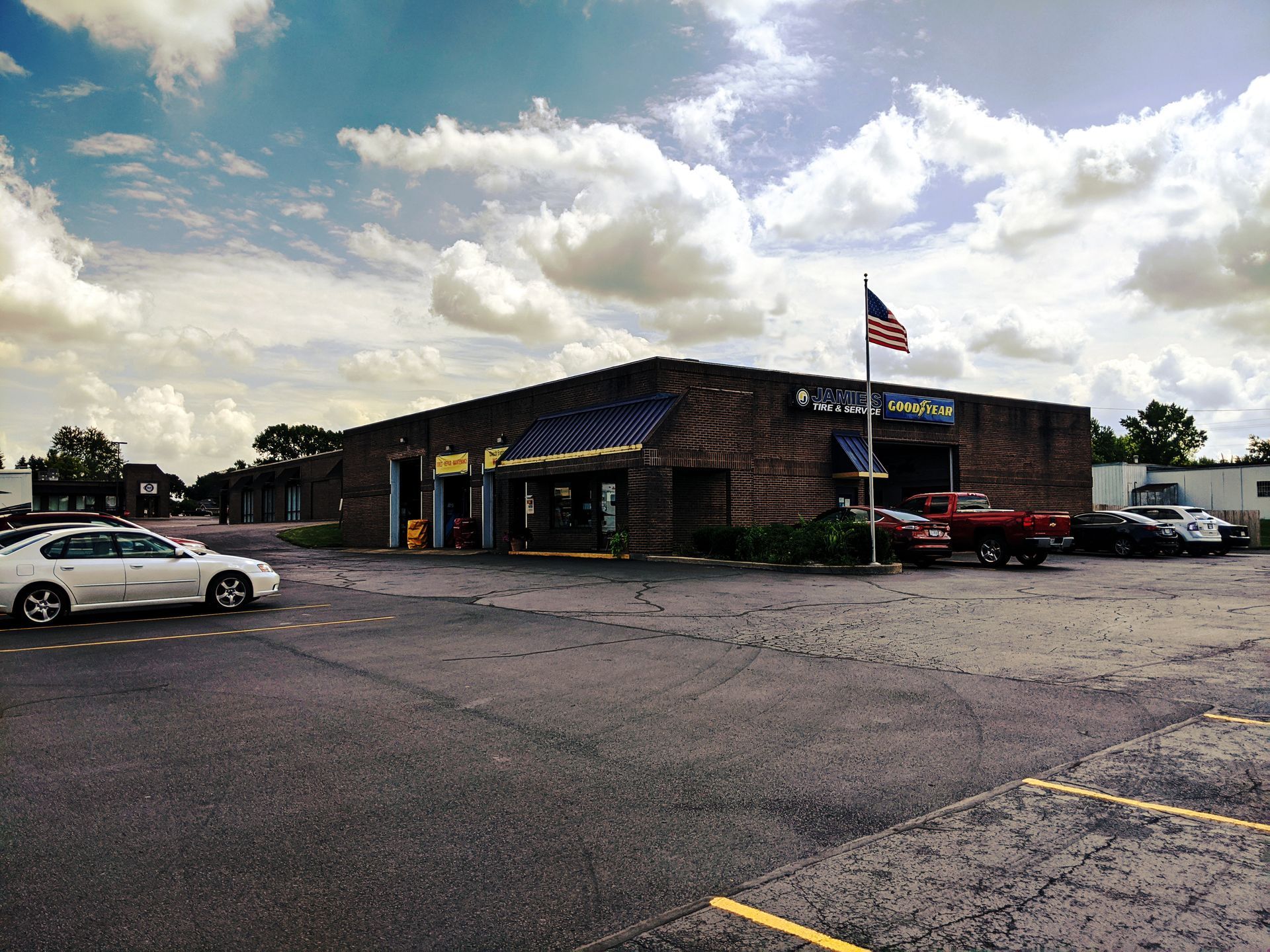 Beavecreek shop outside | Jamie's Tire & Service