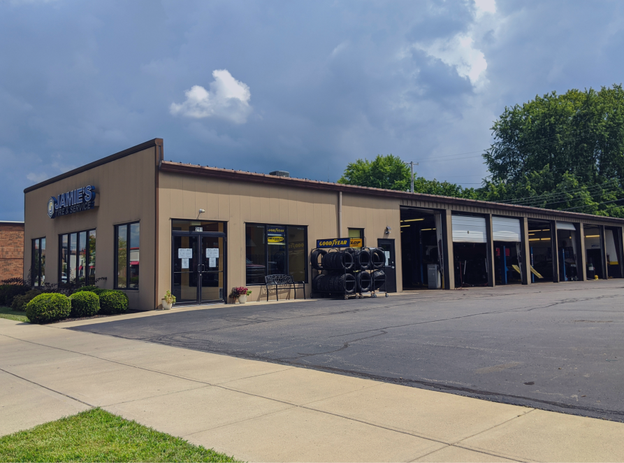 Shop Outside | Jamie's Tire & Service