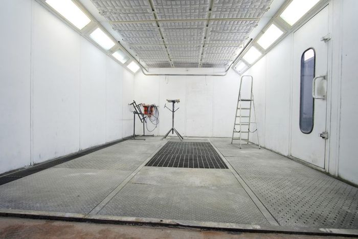 Car spray booth