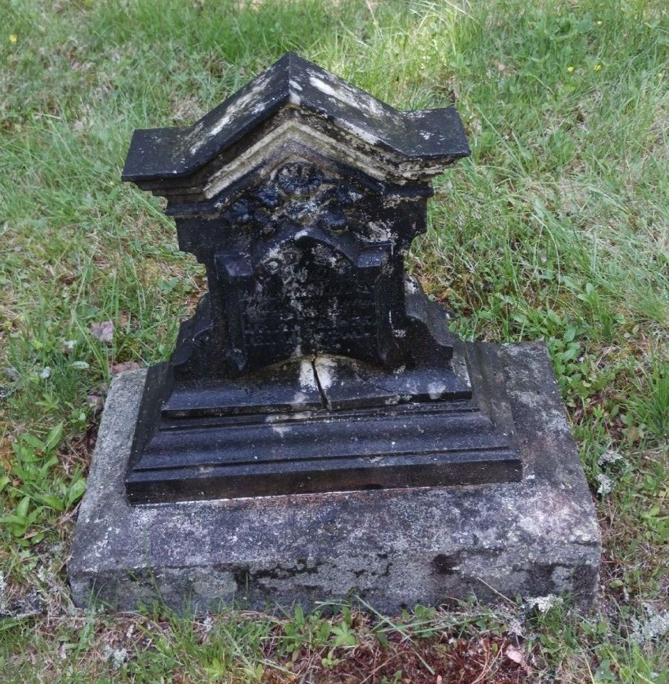 Dirty & neglected gravestone