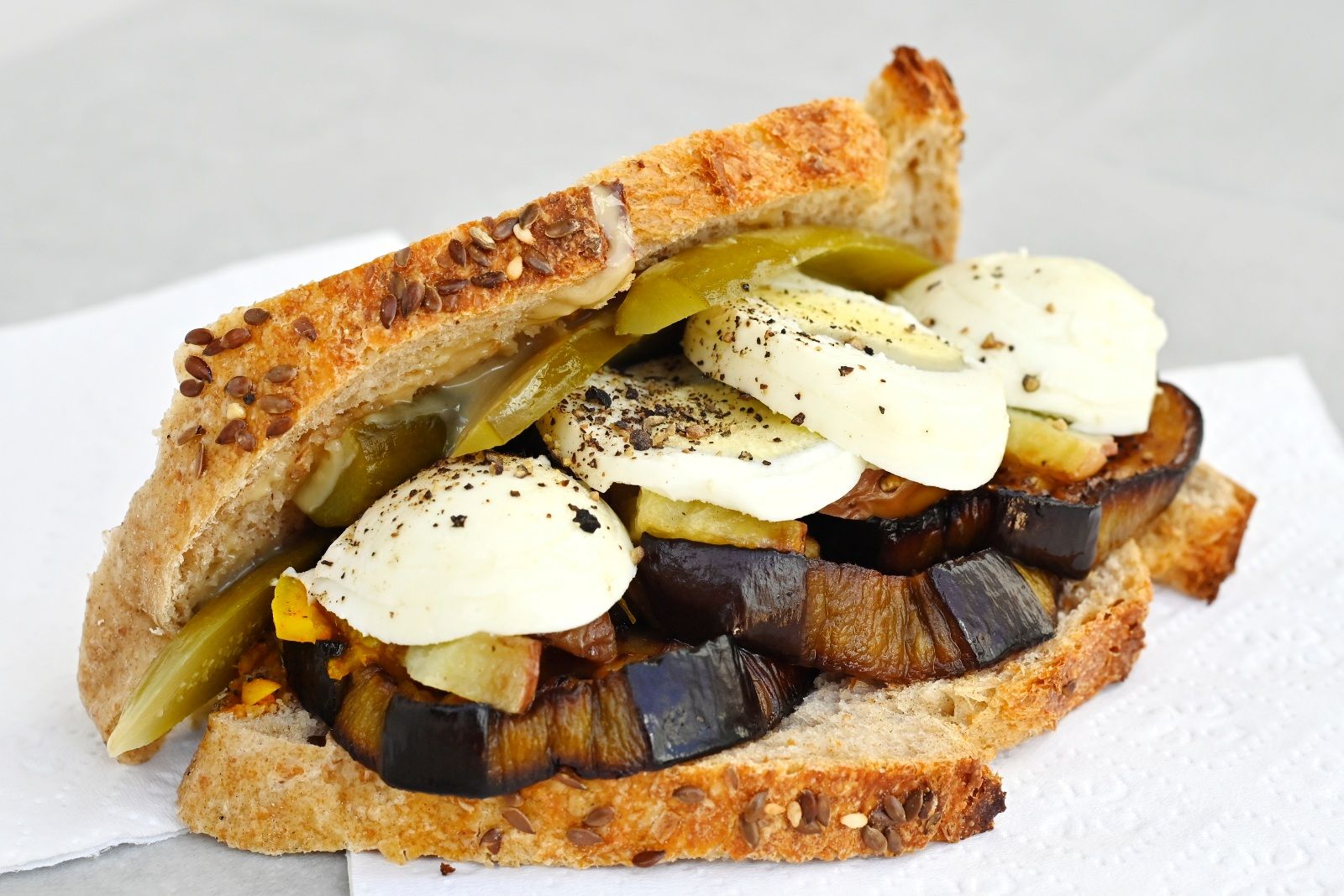 ג'בטה/פוקצ'ה בסגנון סביח - עם חציל, תפו