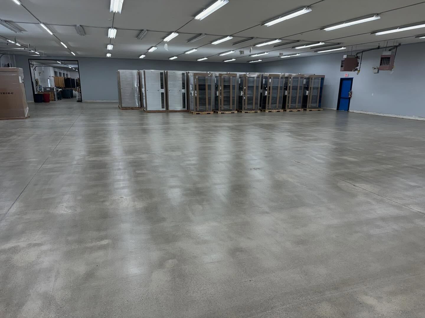 worker pouring gray epoxy resin to the floor
