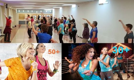 Mensen van verschillende leeftijden dansen tijdens Zumba-lessen.