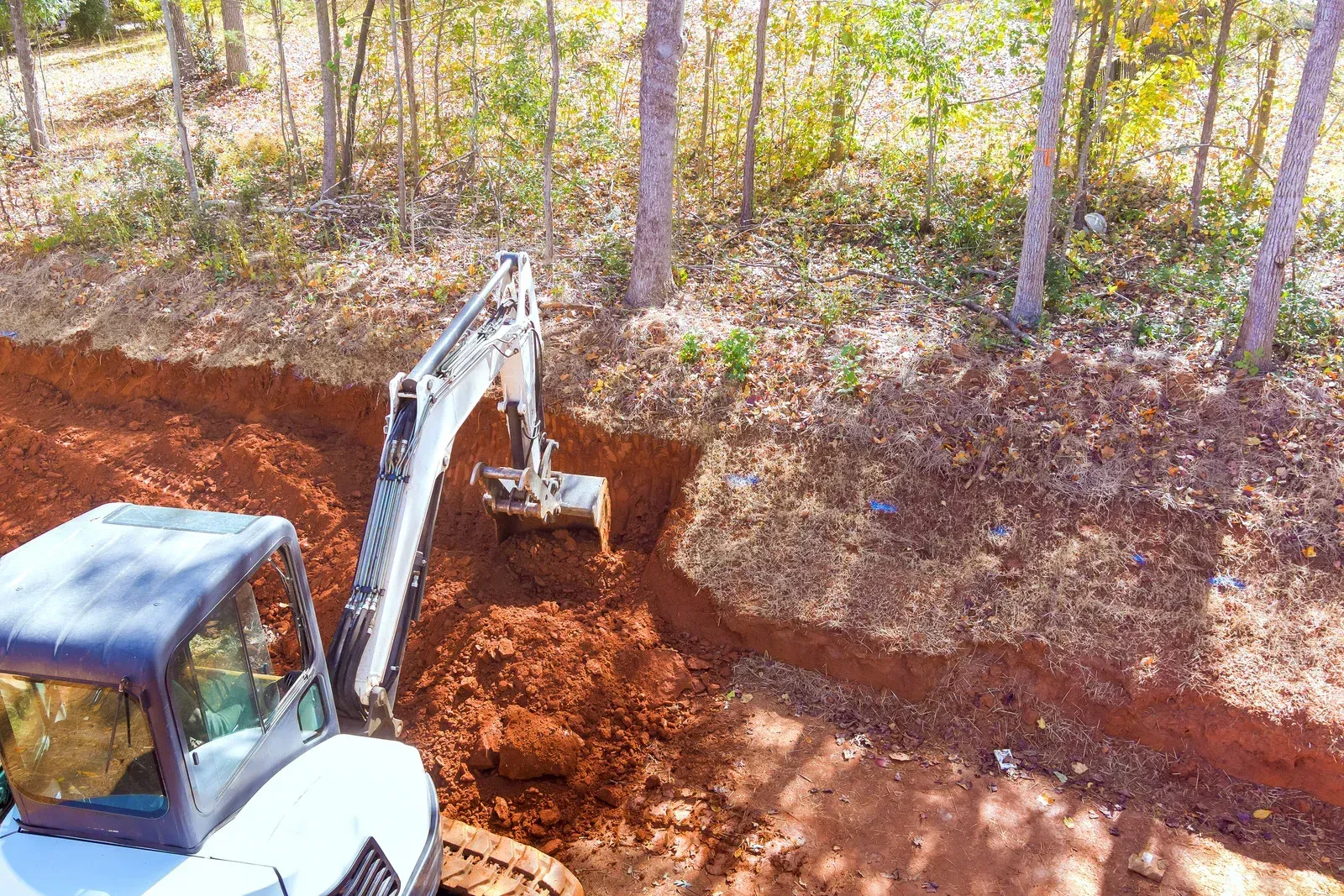 A wooden fence is sitting on top of a lush green field.