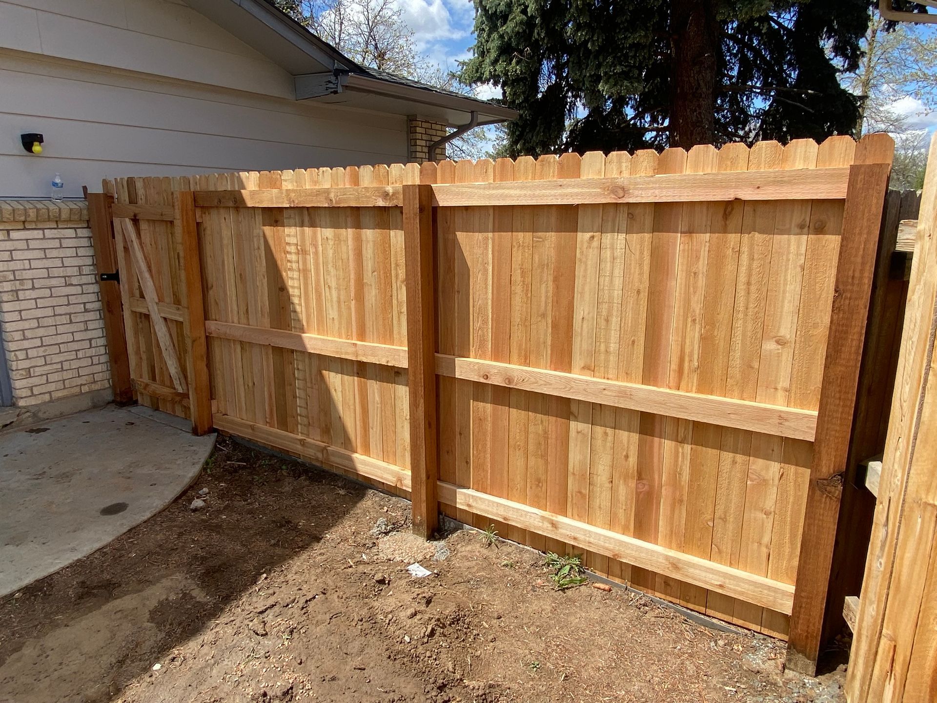 side angle of back of cedar fence