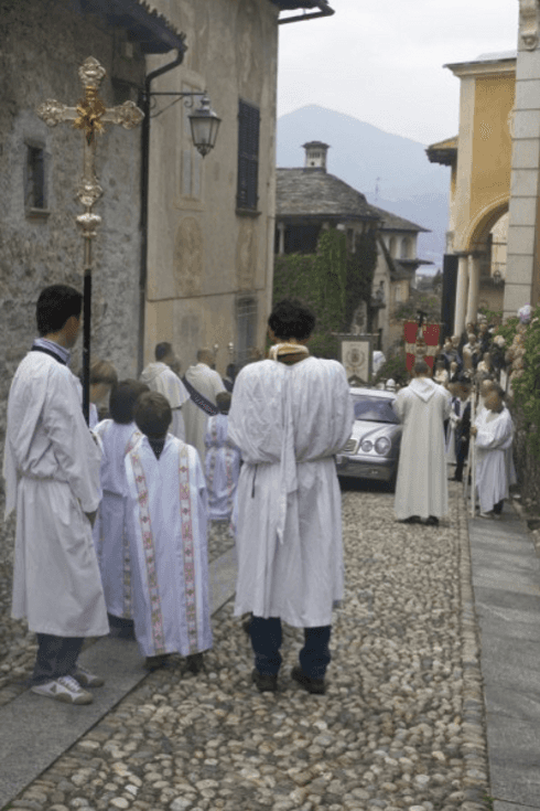 processione per funerale religioso