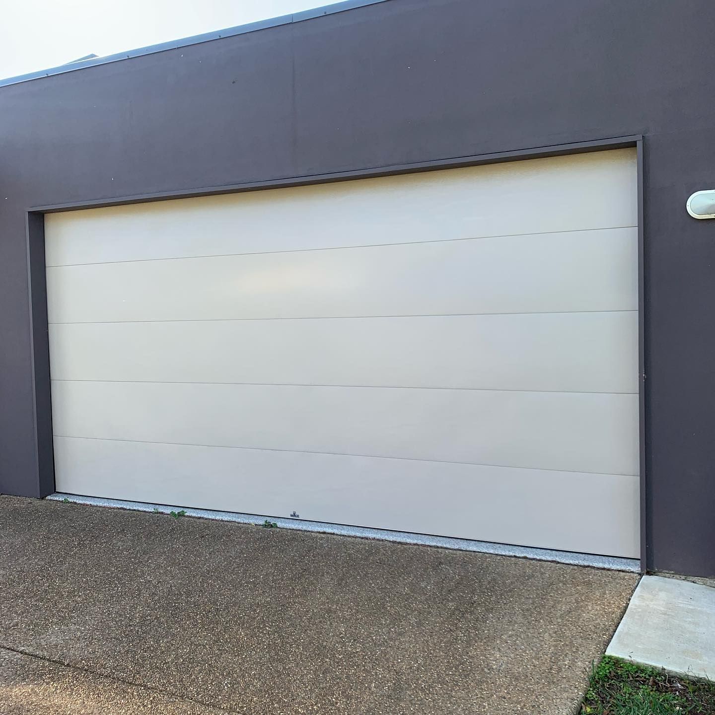 sectional garage door supplier gold coast