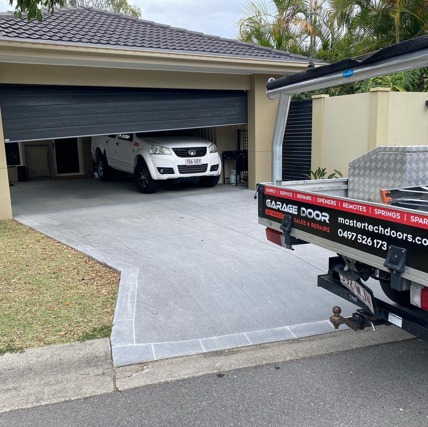 garage door Ashmore