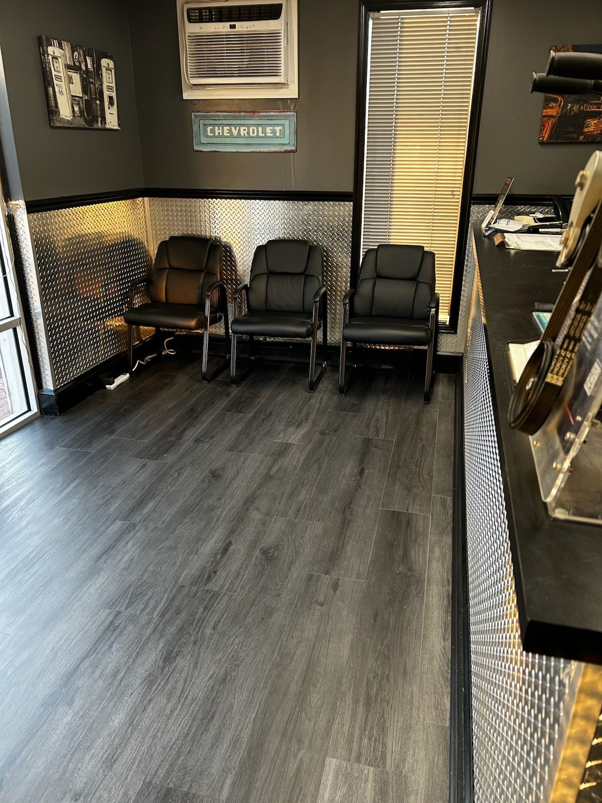 Shop Seating Area | Prince’s Tire and Auto Repair