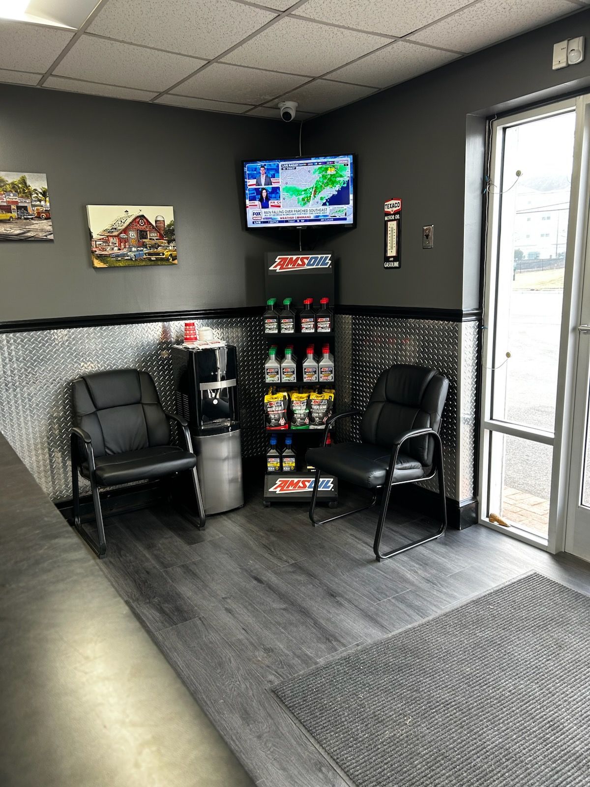 Shop Seating Area | Prince’s Tire and Auto Repair
