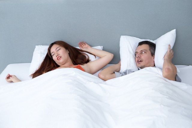 https://lirp.cdn-website.com/1791da80/dms3rep/multi/opt/snoring-woman-husband-covering-ears_1262-5824-640w.jpeg
