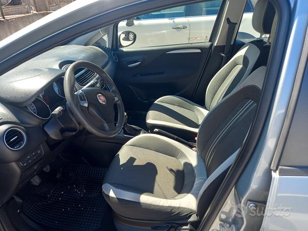 Fiat Punto grigia in vendita all'autofficina a Palermo