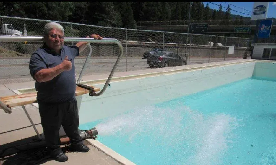 Dunsmuir Fiberglass Pool Repair - photo by Taft Midway Driller