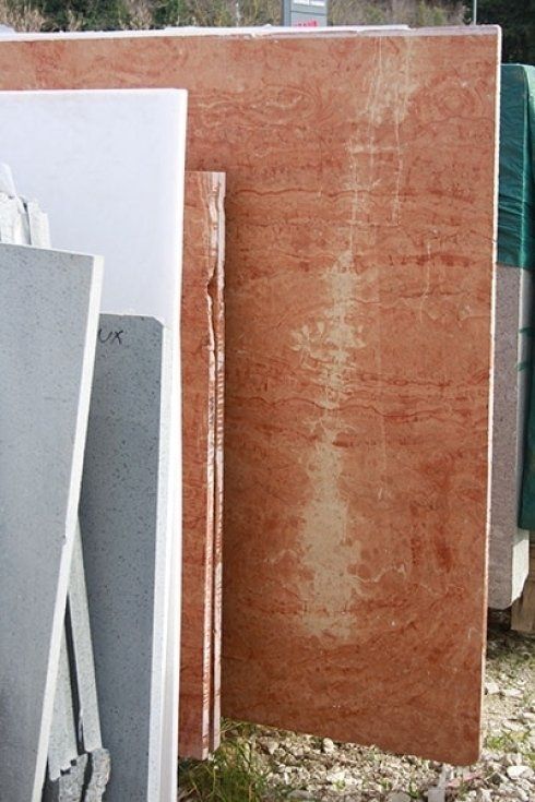 Lavorazione di travertino