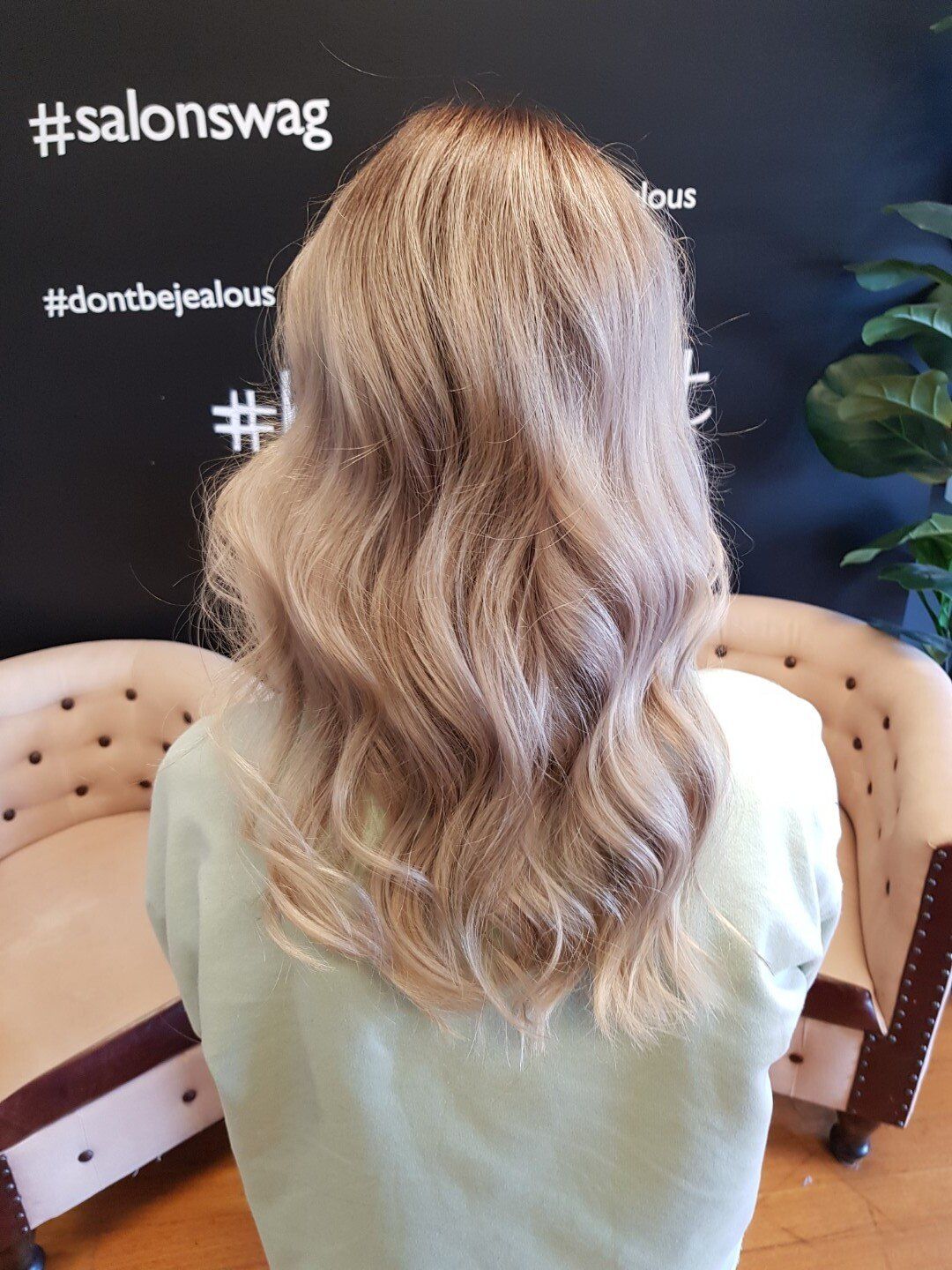 Back view of medium-length wavy blond hair
