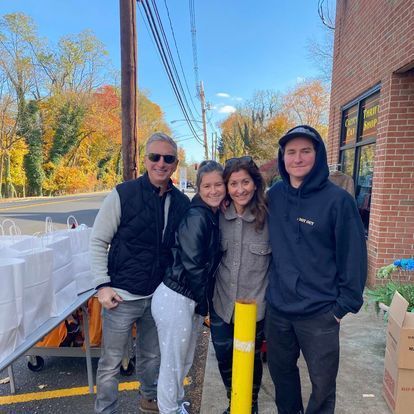 people outside food pantry