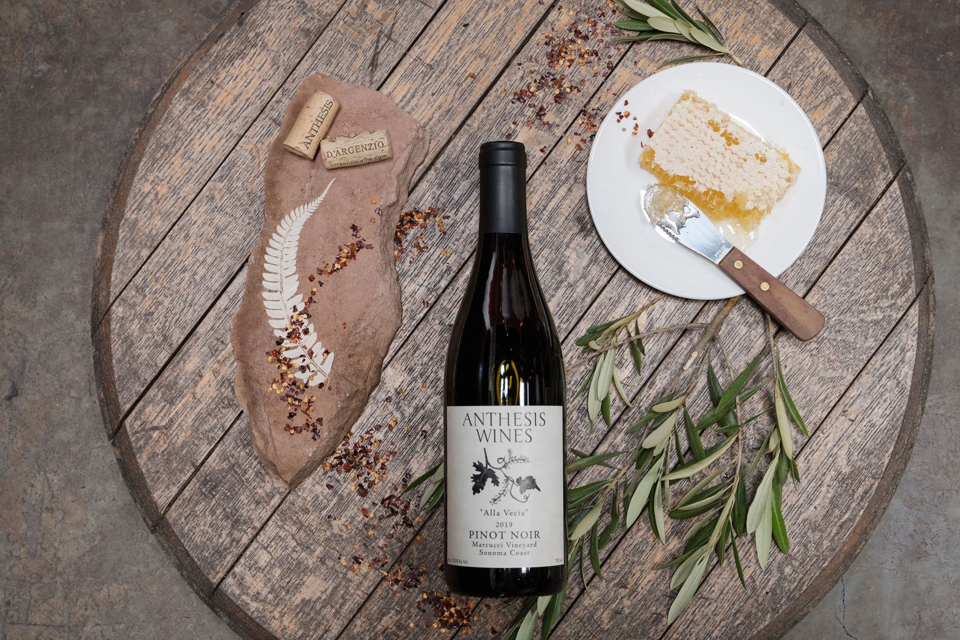 super tuscan red wine with margherita pizza