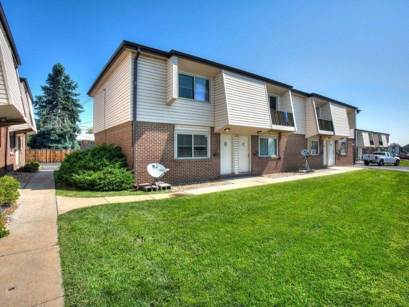 greeleymalltownhomes.com