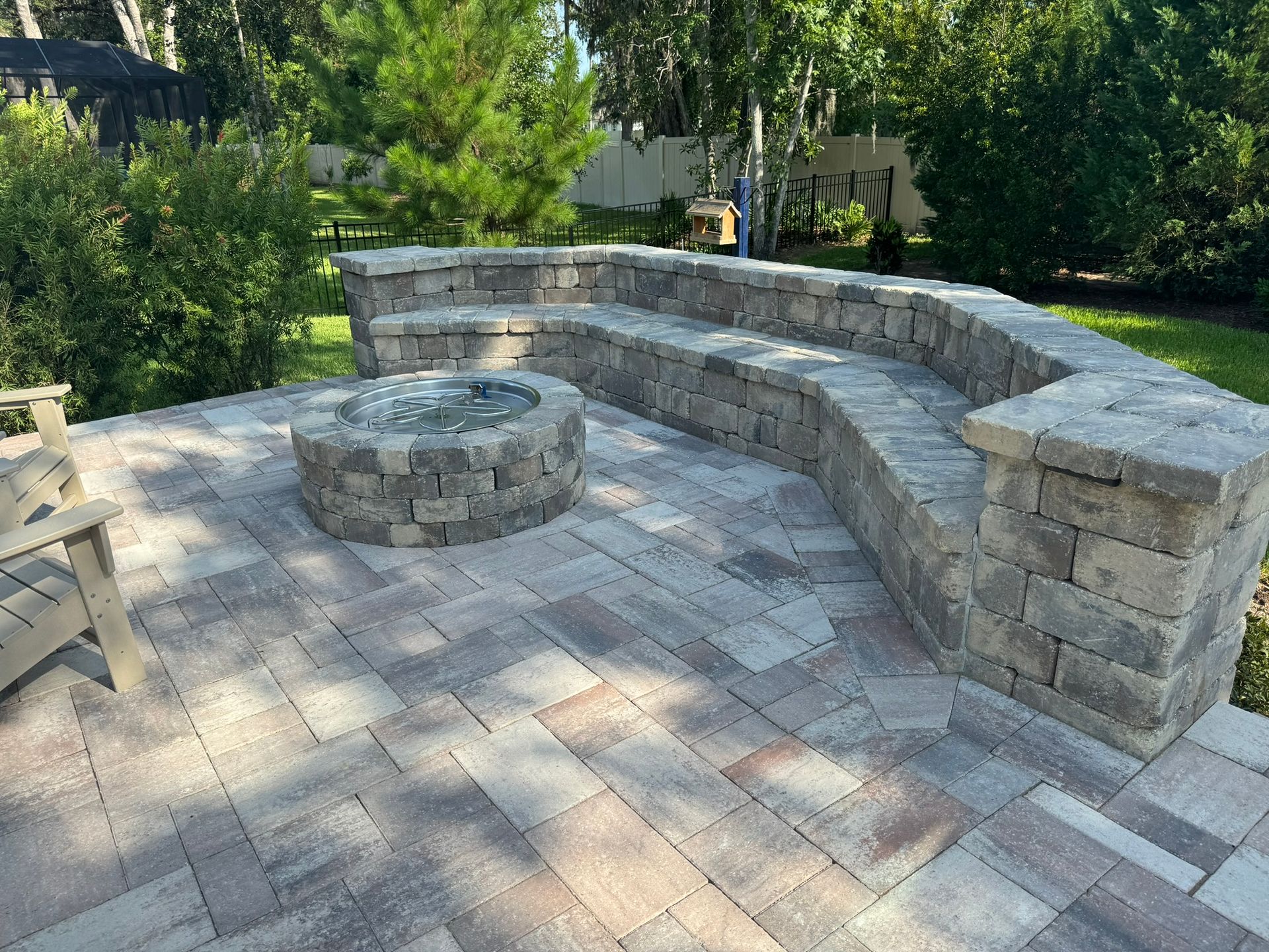 Stonegate Sierra Seating Wall with Columns & Gas Firepit