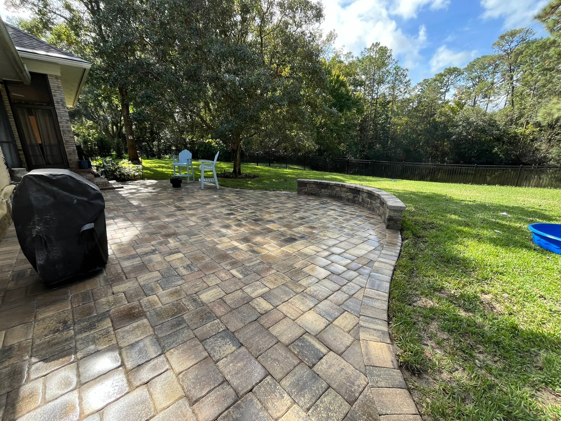 Mega Olde Towne Sierra Patio with Stonegate Sierra Seating Wall