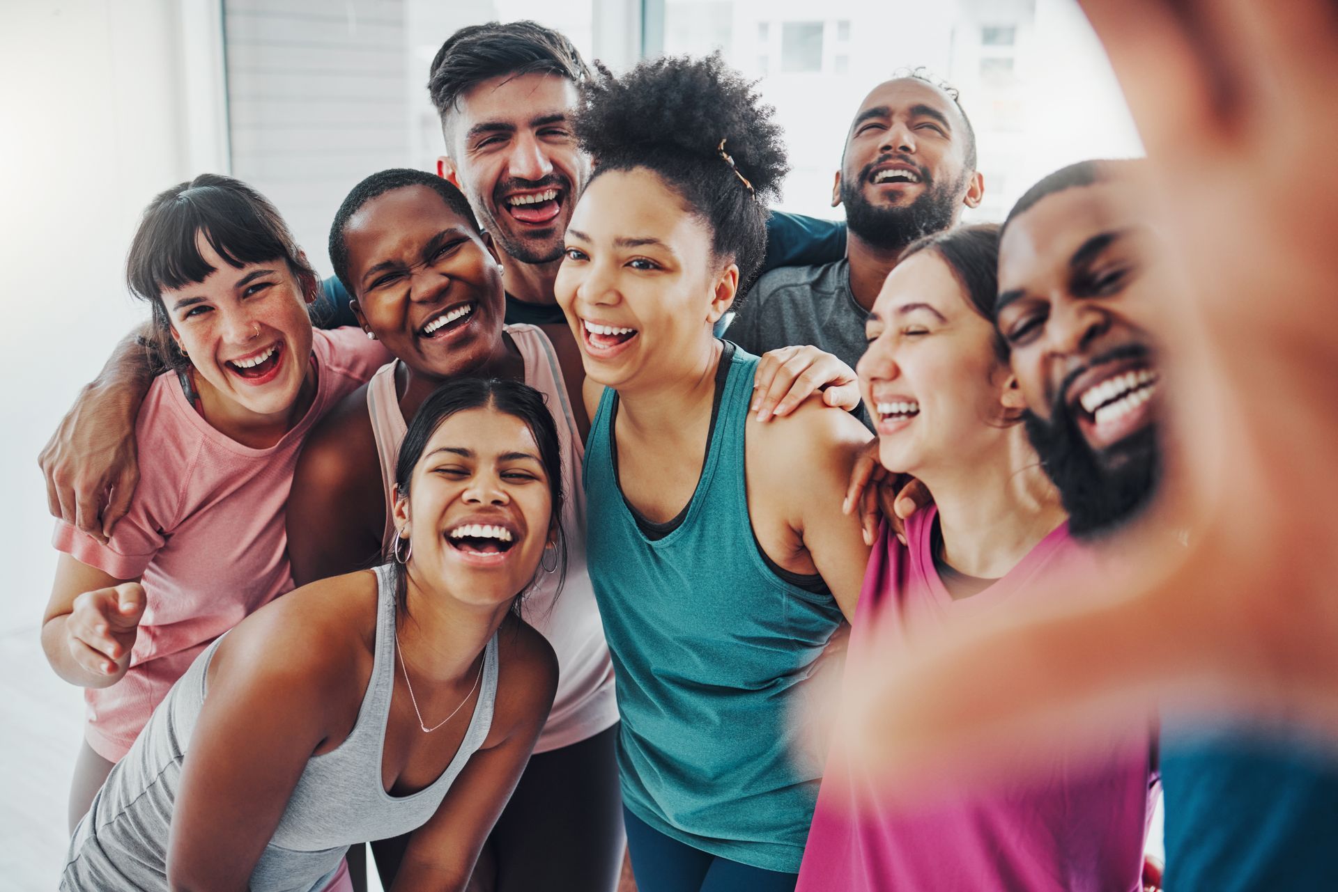 A group of people are taking a selfie together in a gym.