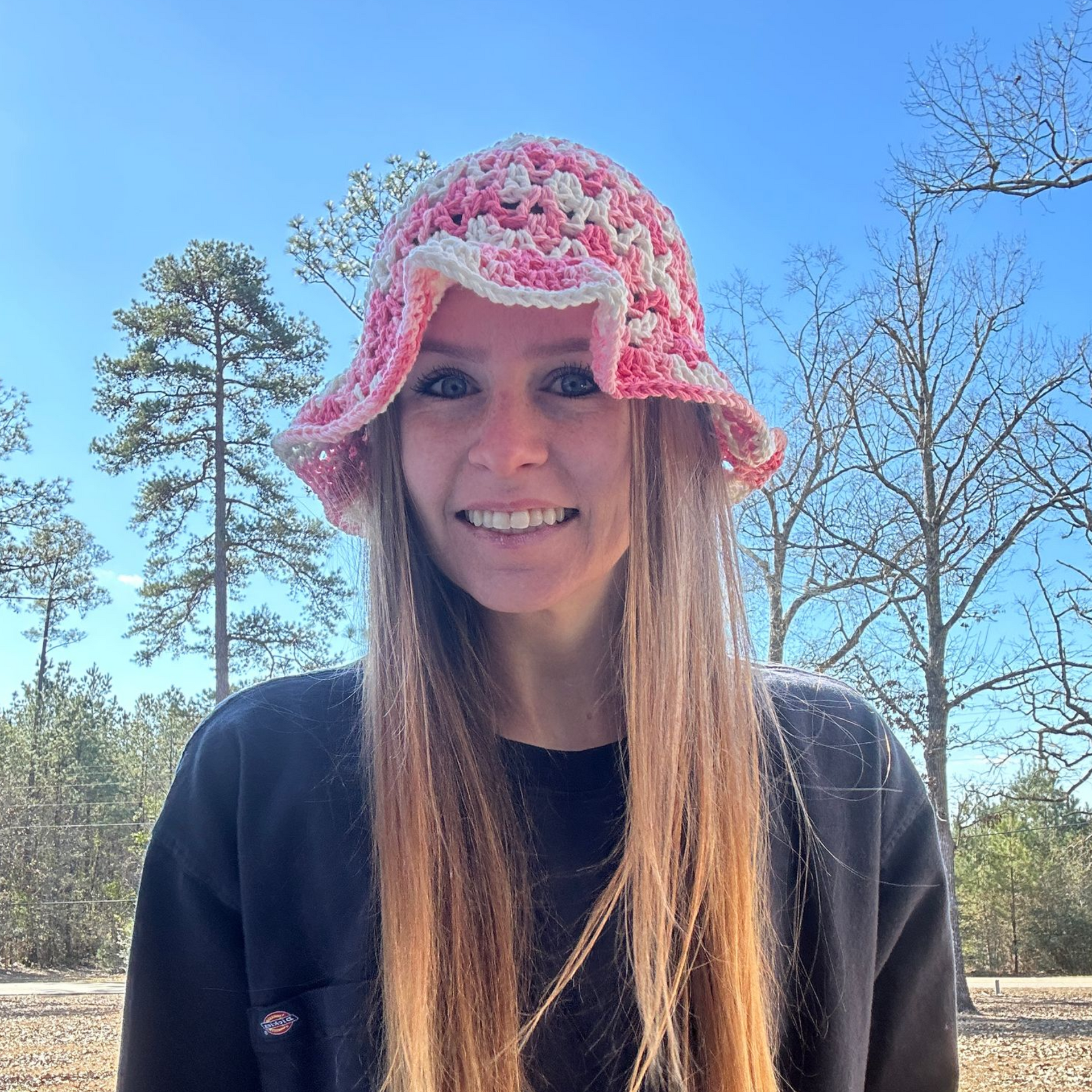 Granny V Bucket Hat - Pink & White