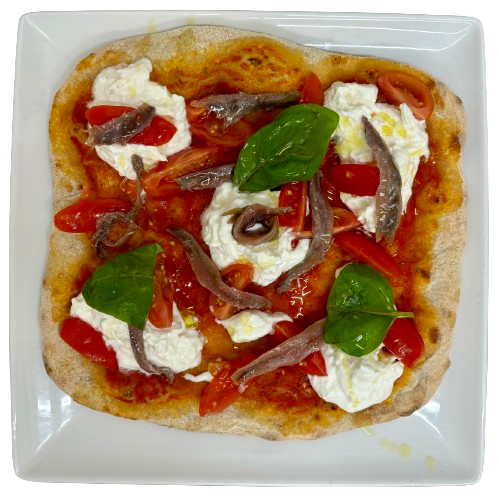 Una pizza con pomodori, basilico e formaggio su un piatto bianco.